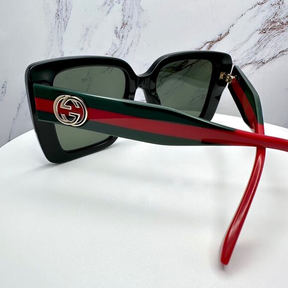 STYLISH New GUCCI Sunglasses Black Gold 3D Metal Logo Square Red Green Web Arms